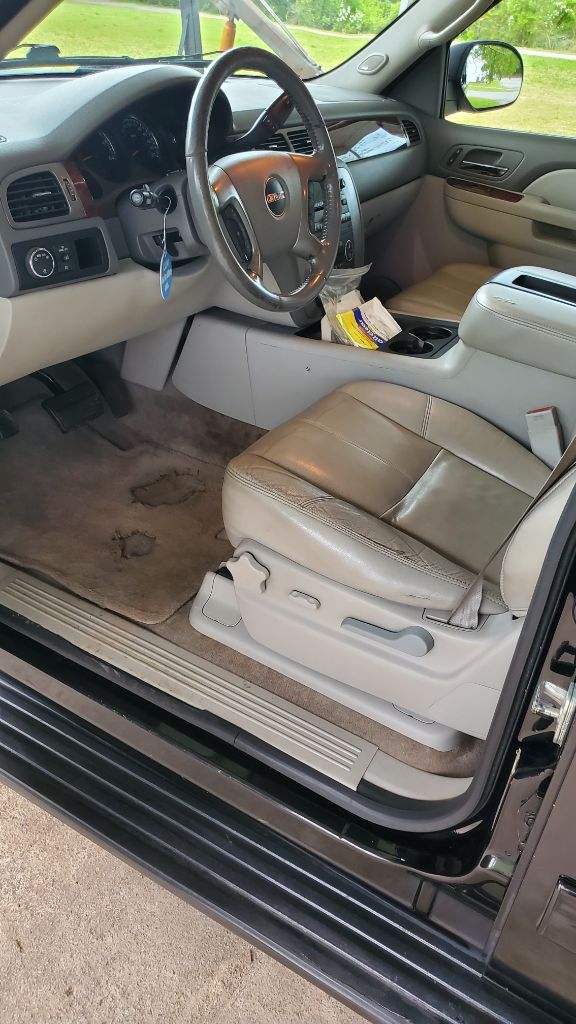 2014 GMC Yukon XL SLT 1500 photo