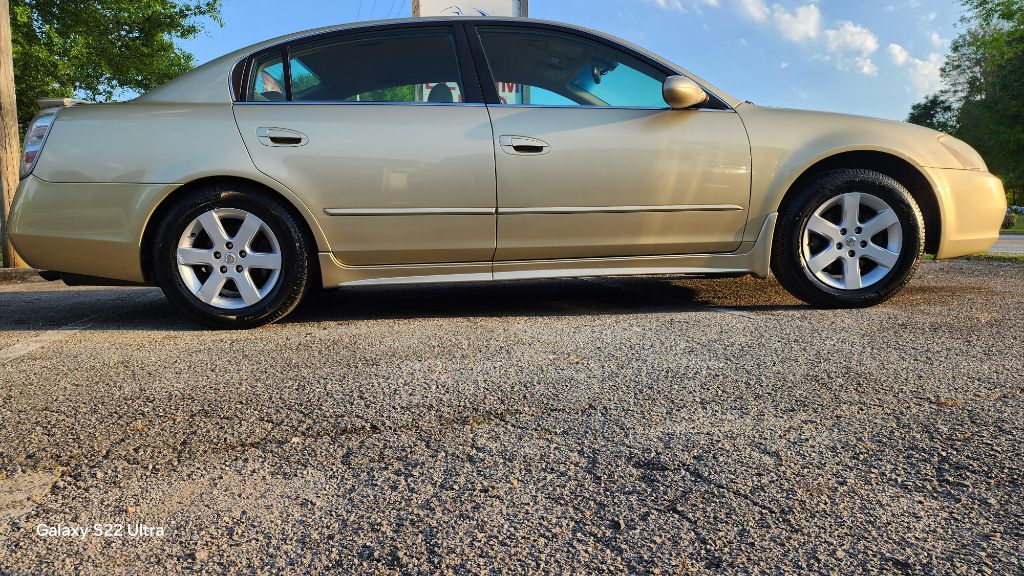 2004 Nissan Altima 2.5 photo