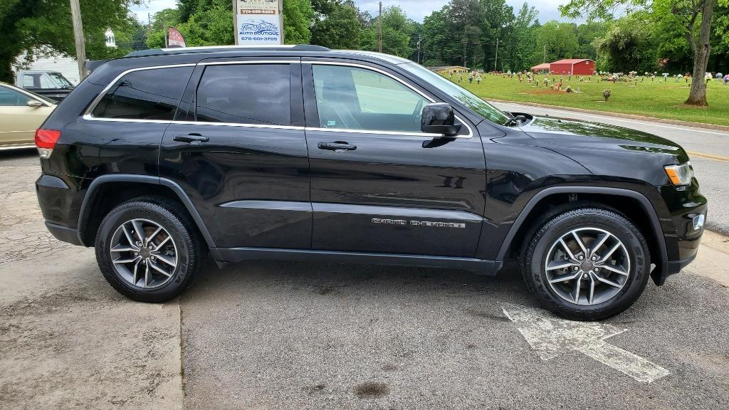 2019 Jeep Grand Cherokee Laredo photo