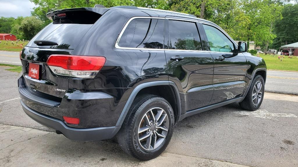 2019 Jeep Grand Cherokee Laredo photo