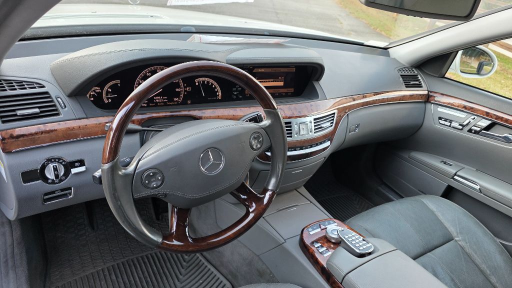 2007 Mercedes-Benz S-class - $9,800