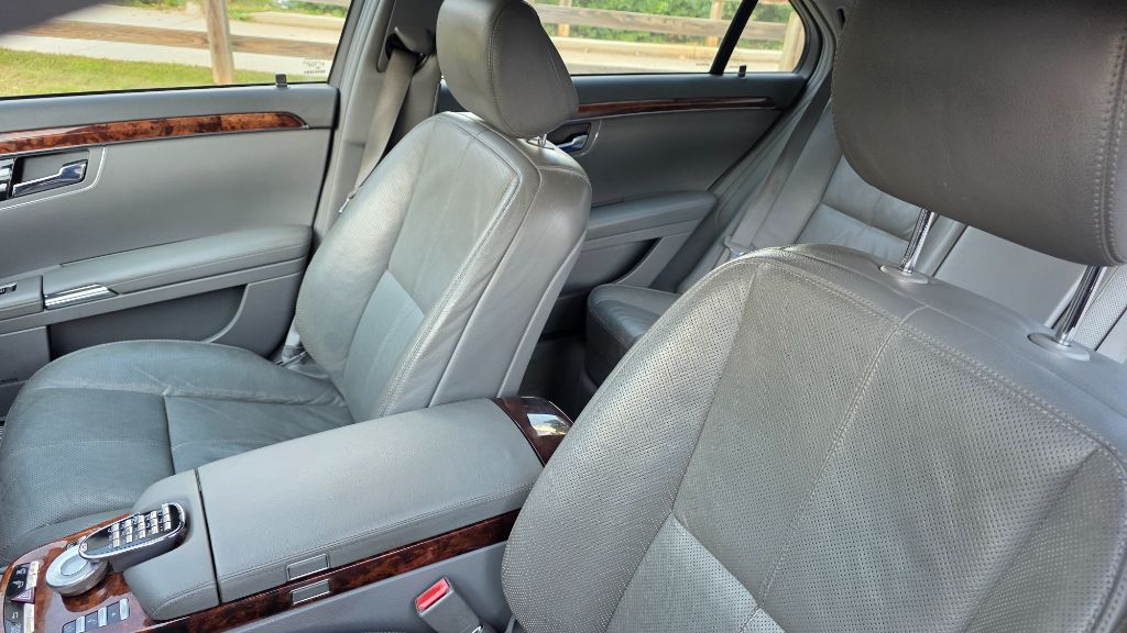 2007 Mercedes-Benz S-class - $9,800