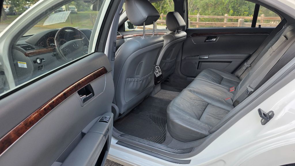 2007 Mercedes-Benz S-class - $9,800