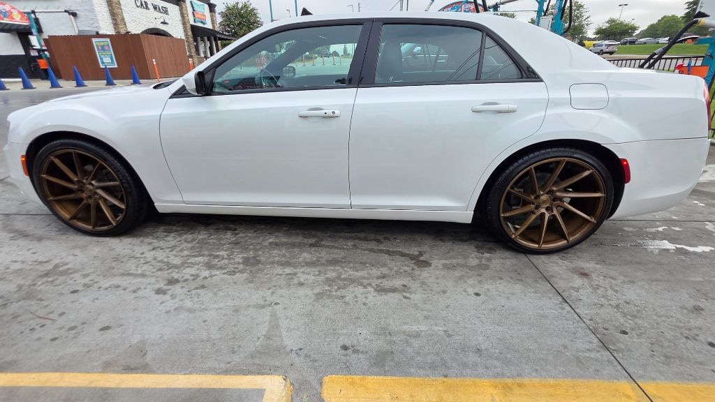 2016 Chrysler 300 - $16,296