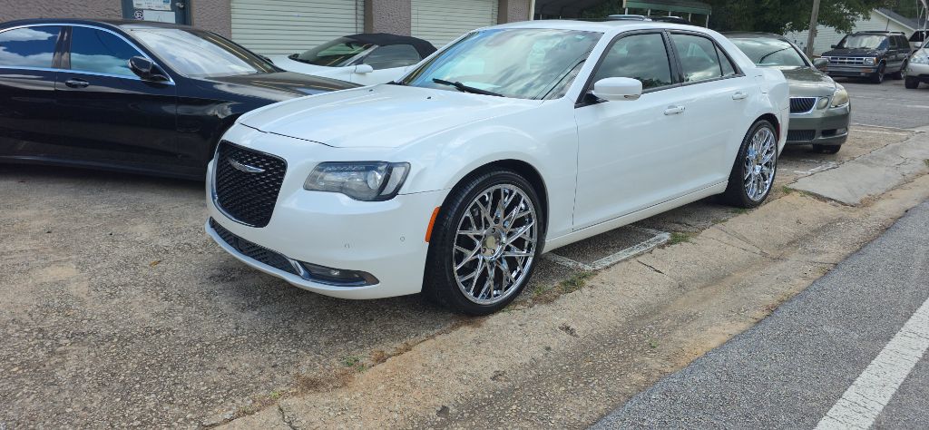 2016 Chrysler 300 - $16,301