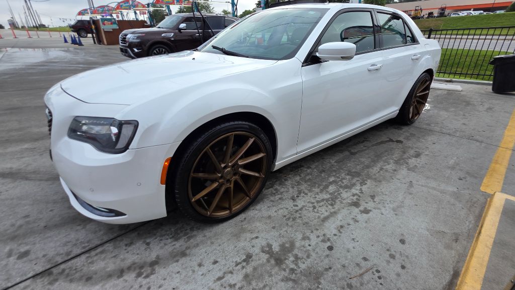 2016 Chrysler 300 - $16,296