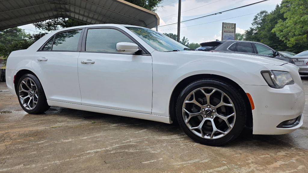 2016 Chrysler 300 - $16,296