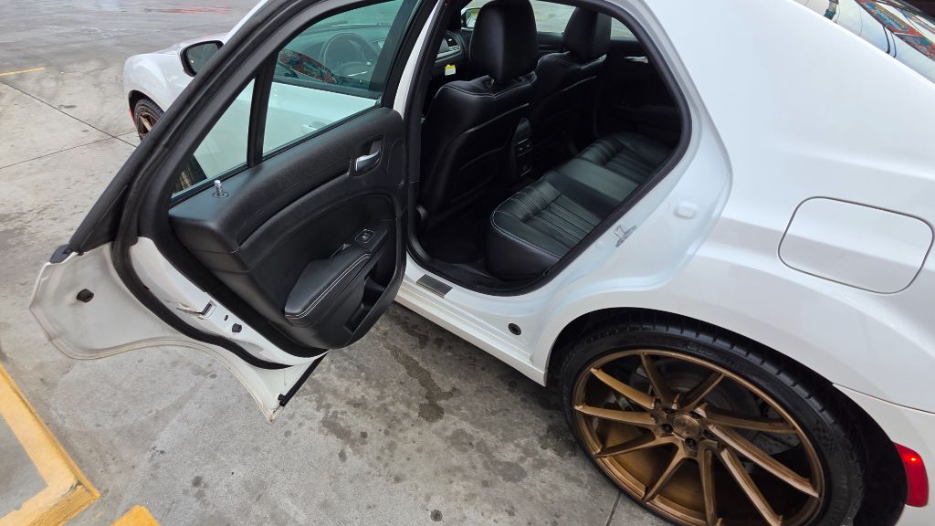 2016 Chrysler 300 - $16,296