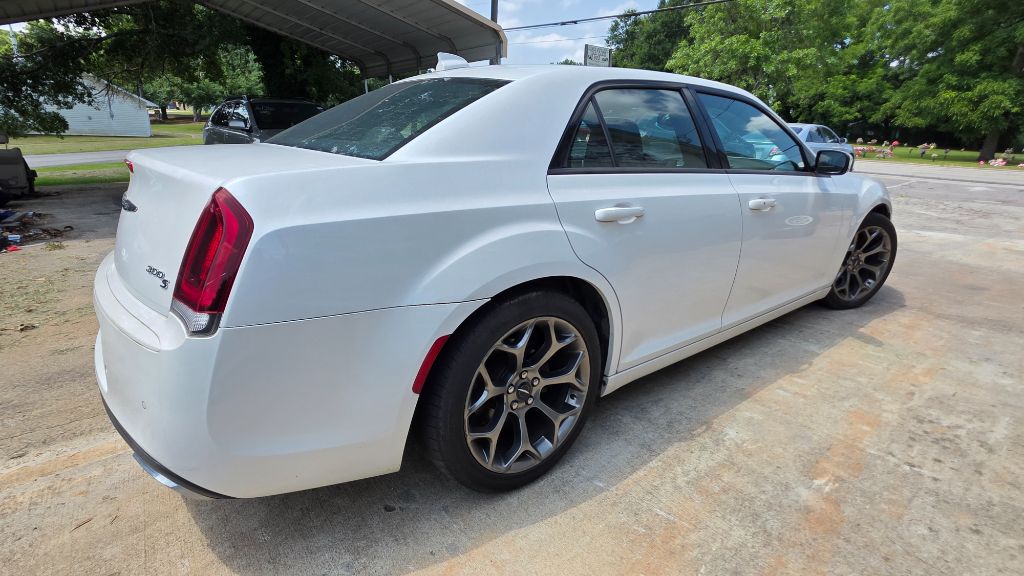 2016 Chrysler 300 - $16,296