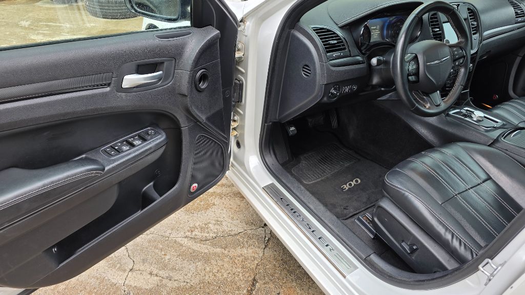 2016 Chrysler 300 - $16,296