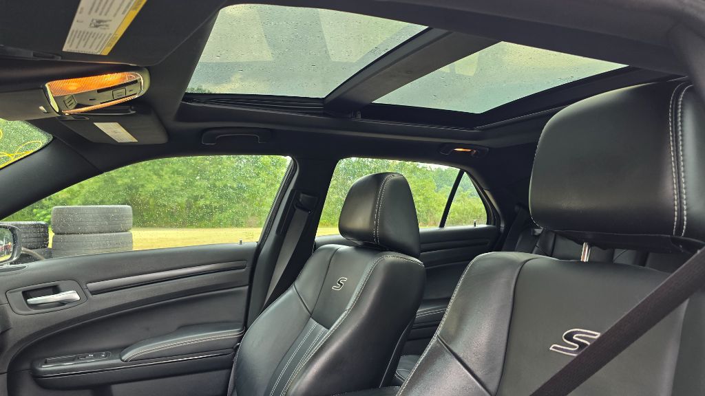 2016 Chrysler 300 - $16,296