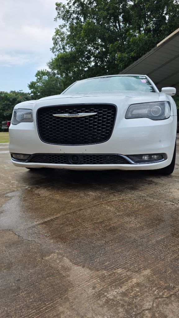 2016 Chrysler 300 - $16,296