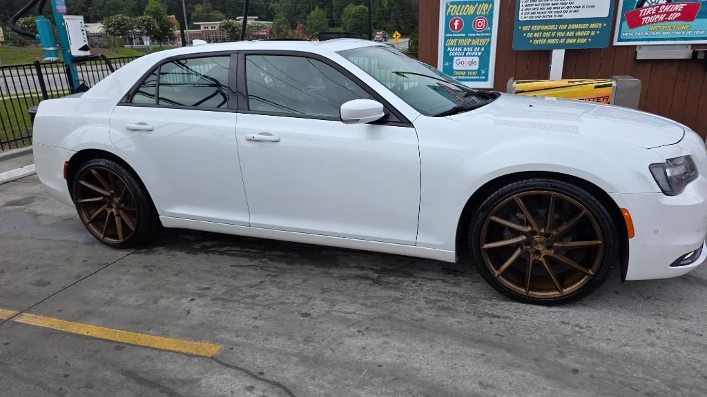2016 Chrysler 300 - $16,296