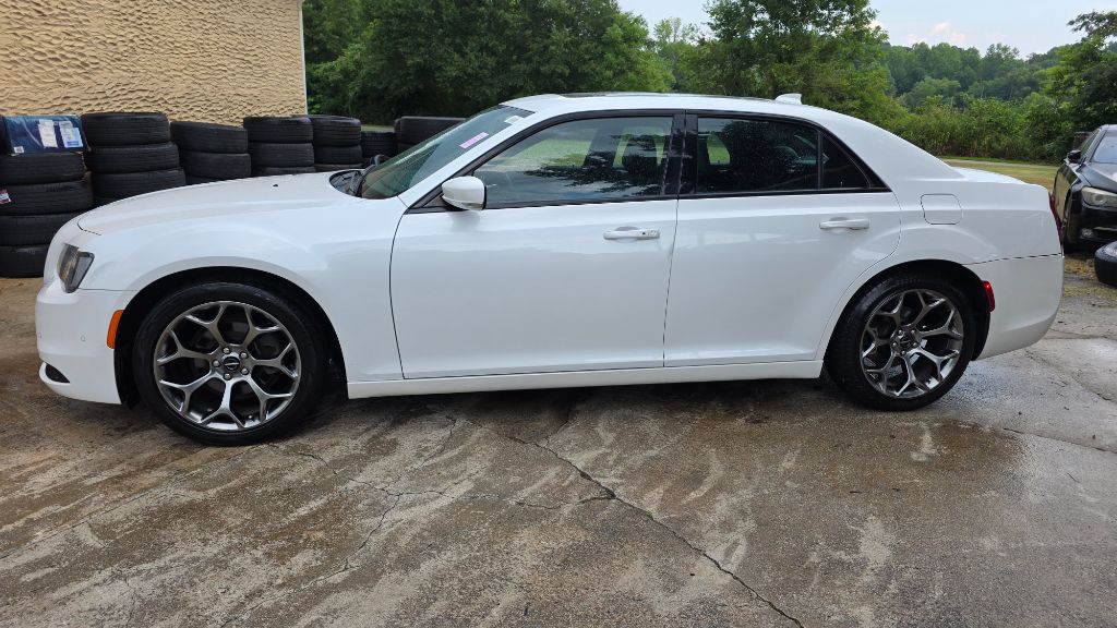 2016 Chrysler 300 - $16,296