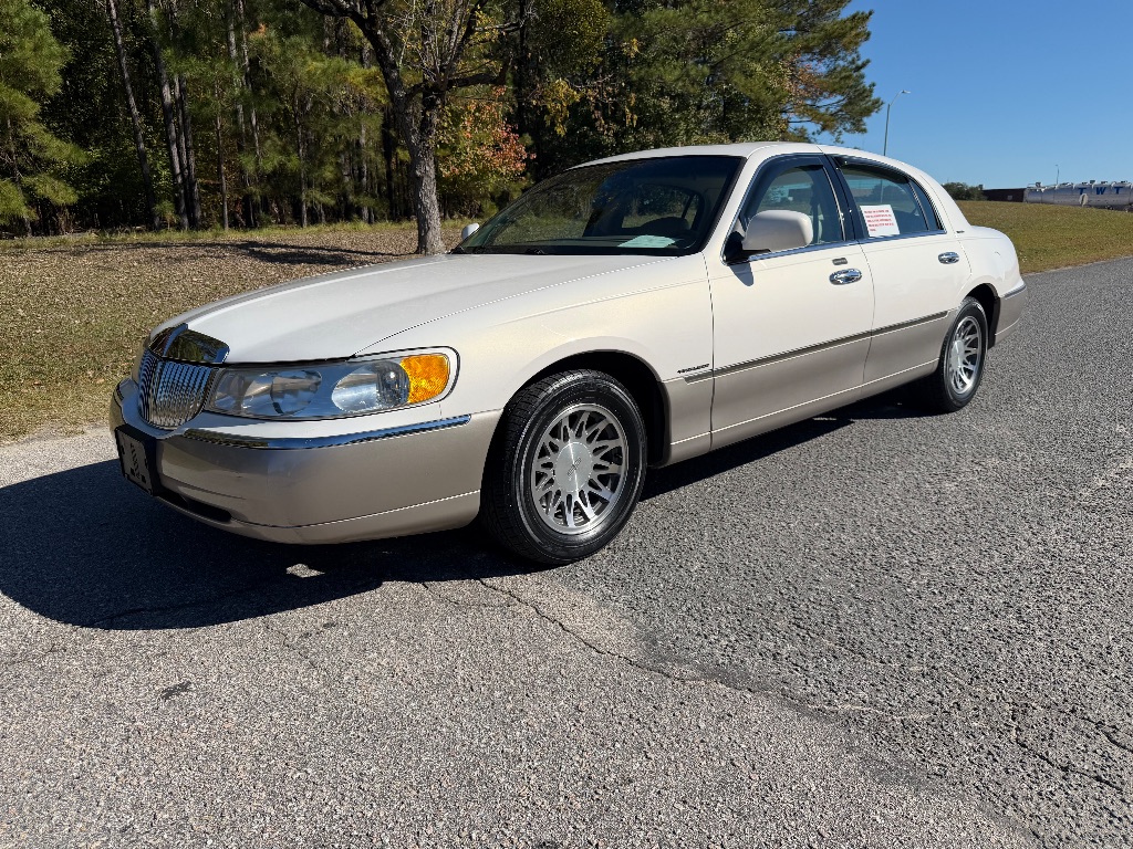 2000 Lincoln Town Car Signature