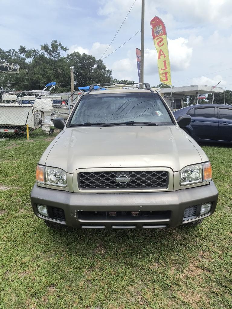 2000 Nissan Pathfinder SE photo