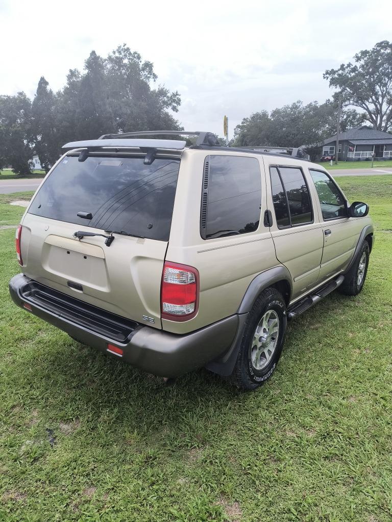 2000 Nissan Pathfinder SE photo