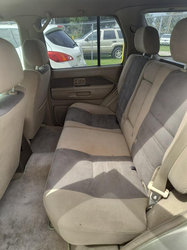 2000 Nissan Pathfinder SE photo