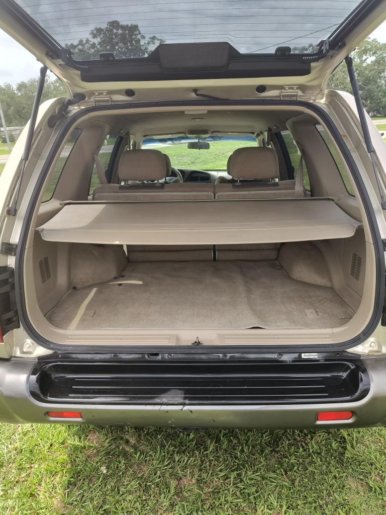 2000 Nissan Pathfinder SE photo