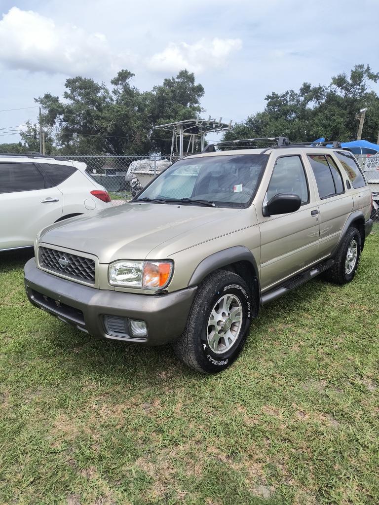 2000 Nissan Pathfinder SE photo