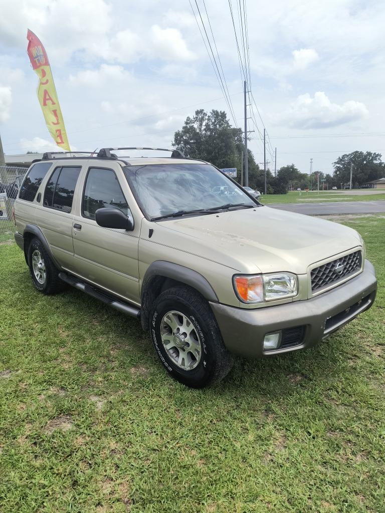 2000 Nissan Pathfinder SE photo
