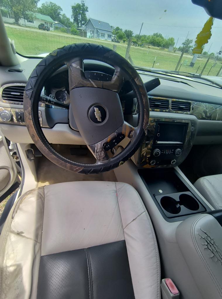 2007 Chevrolet Suburban - $3,995