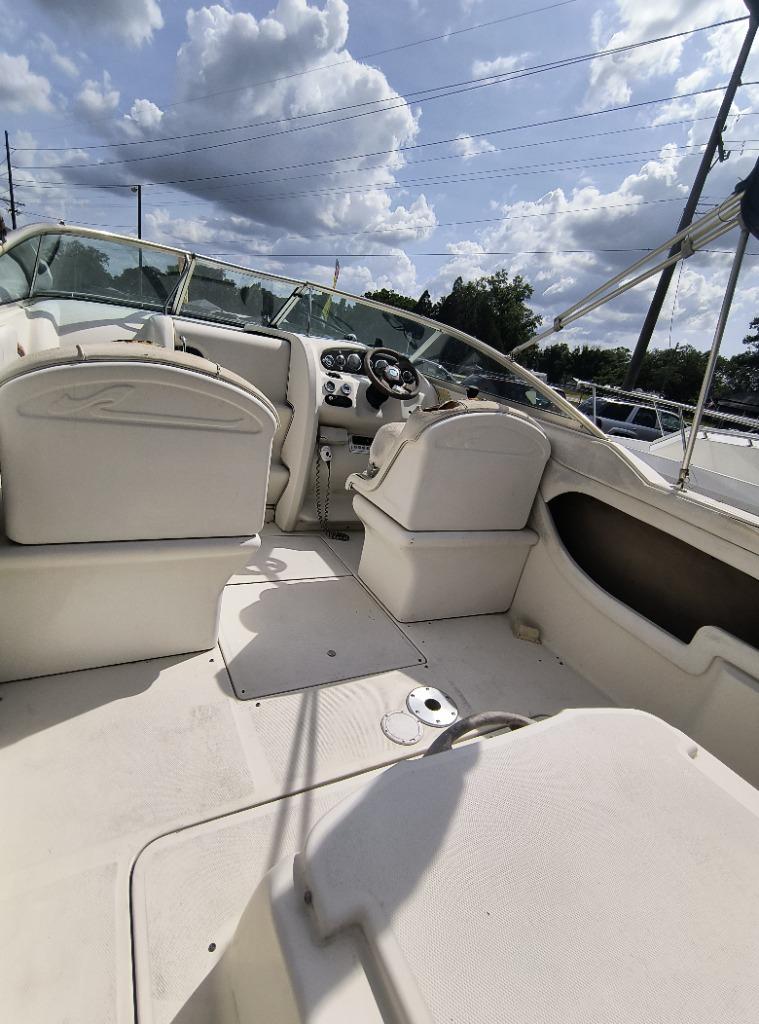 2001 SEA RAY  225 Weekender - $4,295