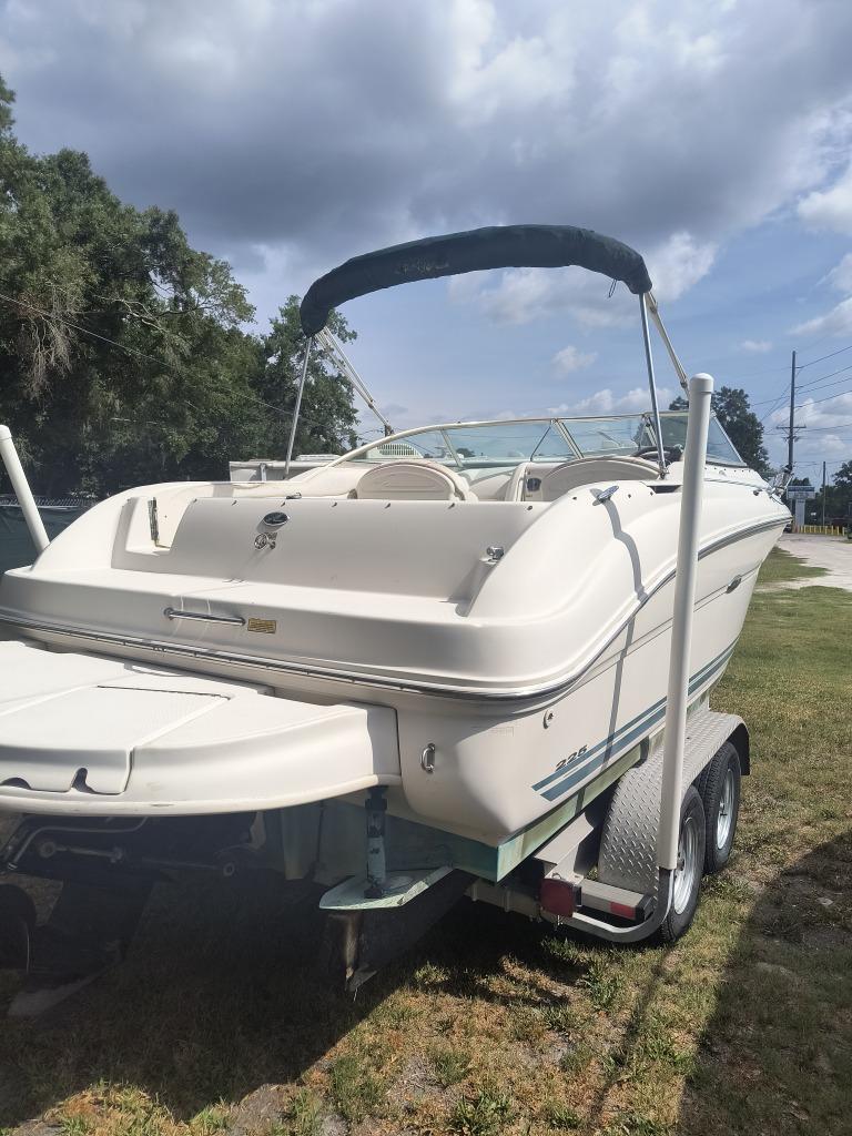 2001 SEA RAY  225 Weekender - $4,295