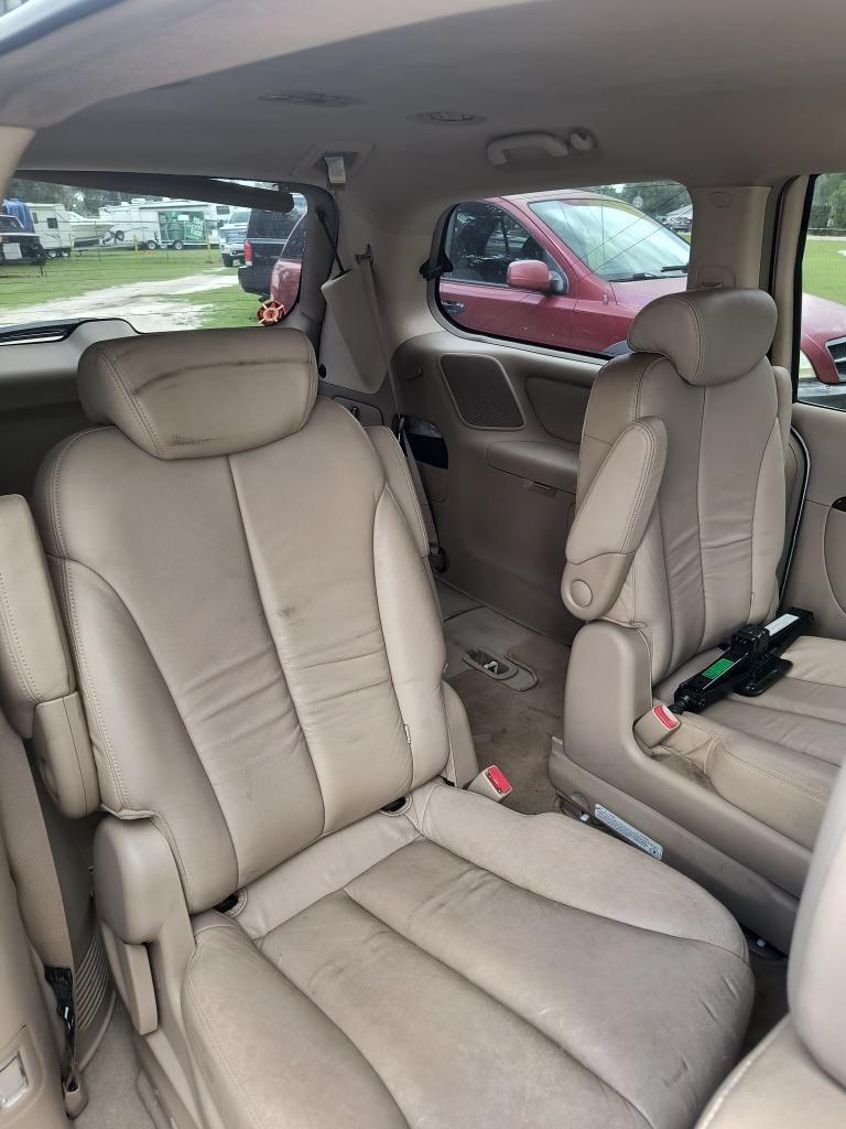 2007 Hyundai Entourage - $1,995