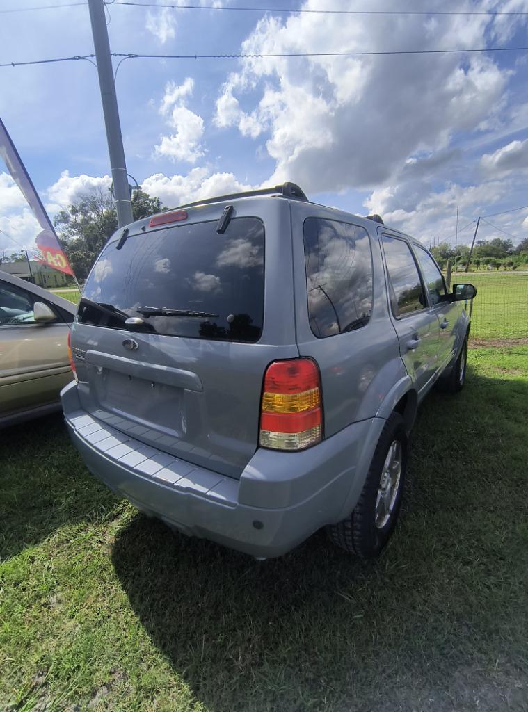 2005 Ford Escape - $2,495