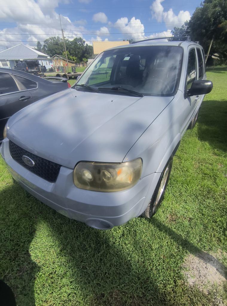 2005 Ford Escape - $2,495