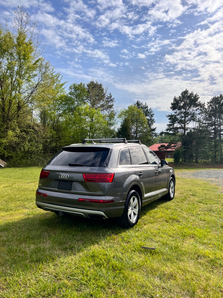 2019 Audi Q7 SE Premium Plus photo