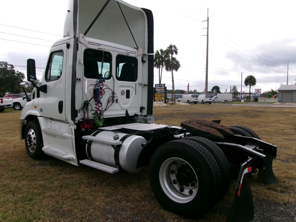 2016 Freightliner CASCADIA Tractor photo
