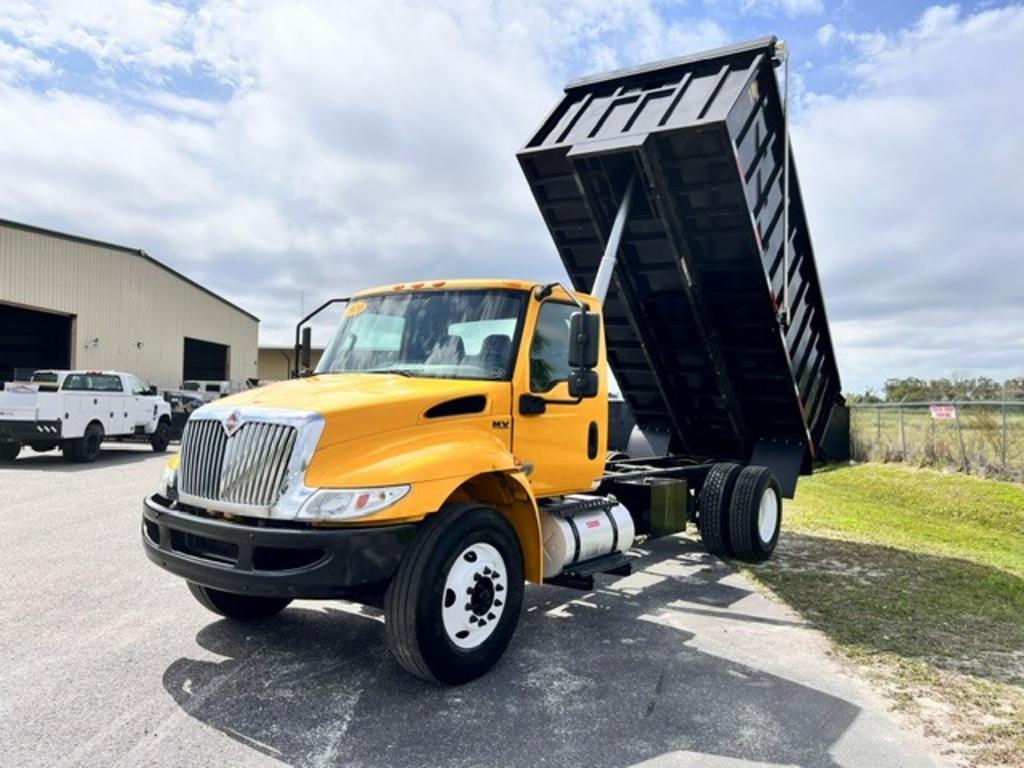 2020 International MV 607  photo
