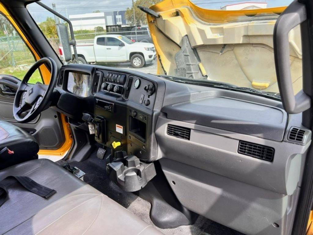 2020 International MV 607  photo