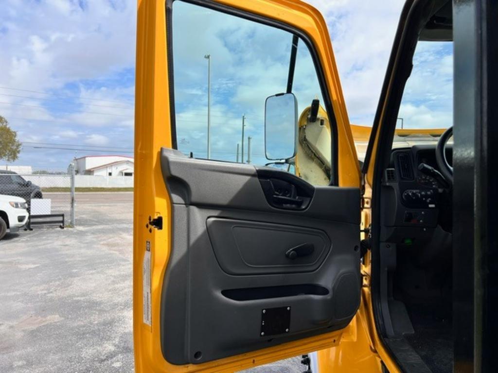 2020 International MV 607  photo
