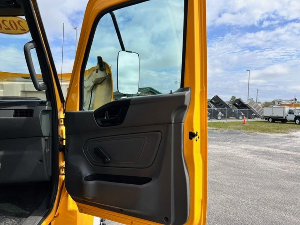 2020 International MV 607  photo