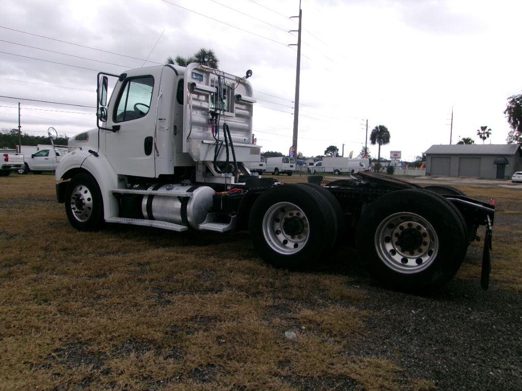2016 Freightliner BUSINESS CLASS M2 Tractor photo