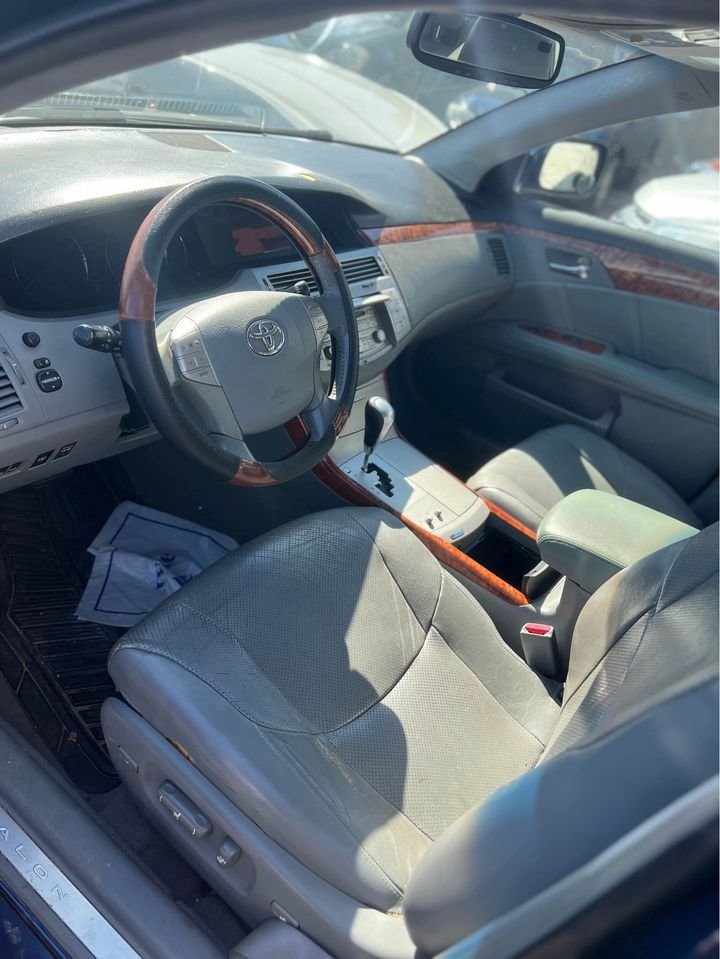 2006 Toyota Avalon XL photo