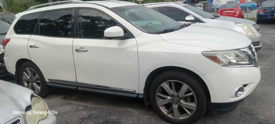 2013 Nissan Pathfinder S photo