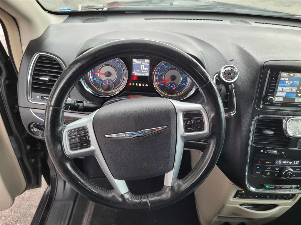2013 Chrysler Town & Country Touring-L photo
