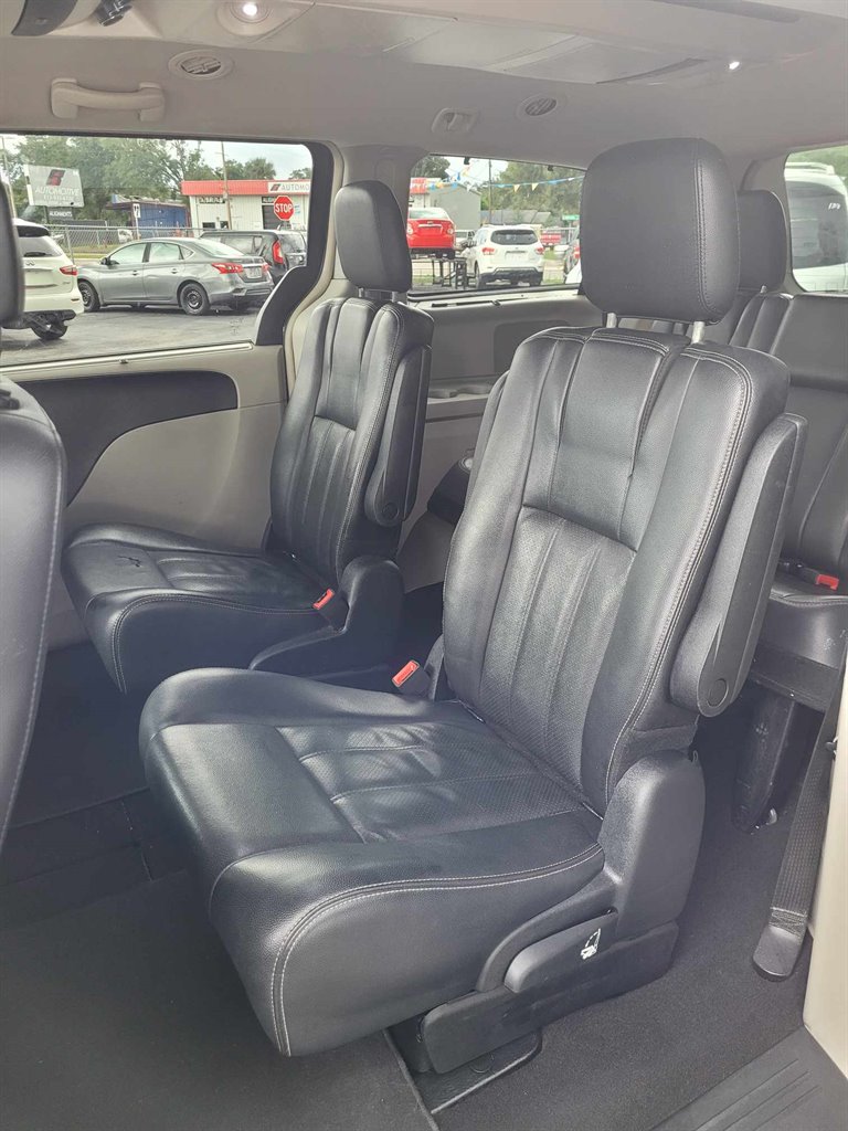 2013 Chrysler Town & Country Touring-L photo