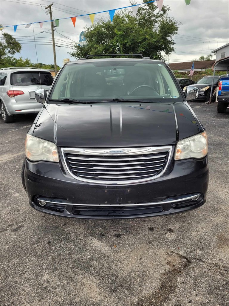 2013 Chrysler Town & Country Touring-L photo