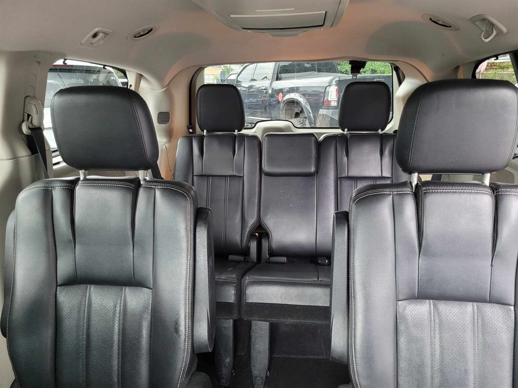 2013 Chrysler Town & Country Touring-L photo