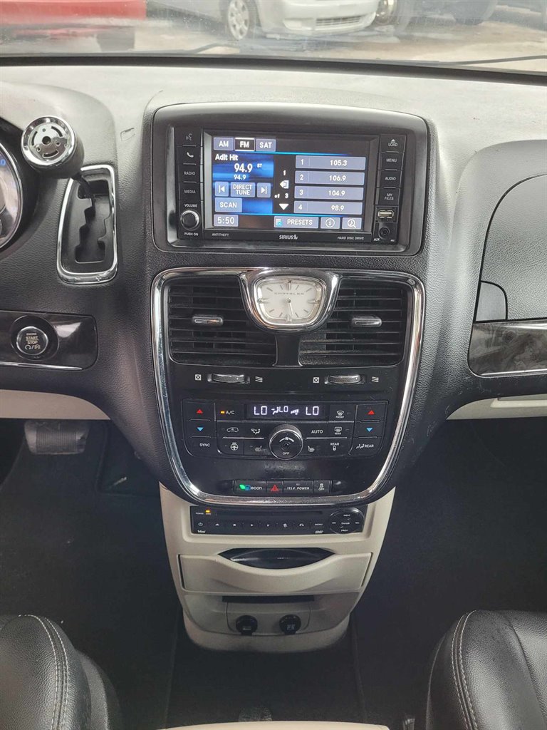 2013 Chrysler Town & Country Touring-L photo