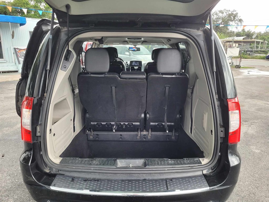 2013 Chrysler Town & Country Touring-L photo