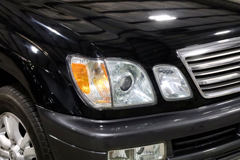 2003 Lexus LX 470 photo