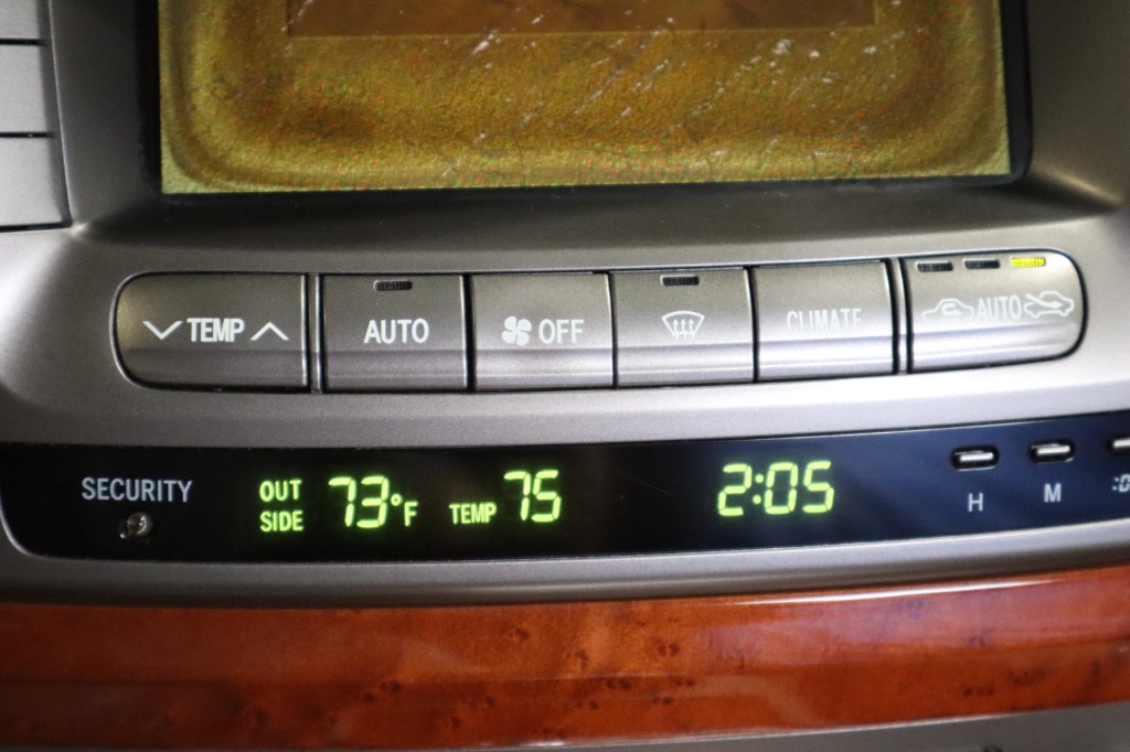 2003 Lexus LX 470 photo