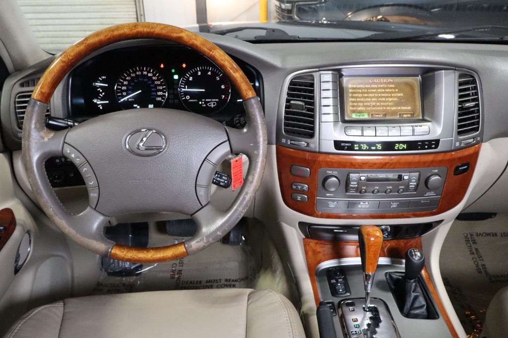 2003 Lexus LX 470 photo