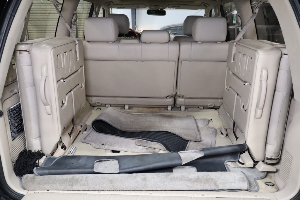 2003 Lexus LX 470 photo